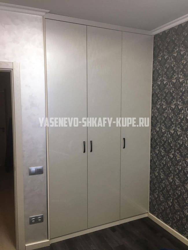 Распашные шкафы Ясенево